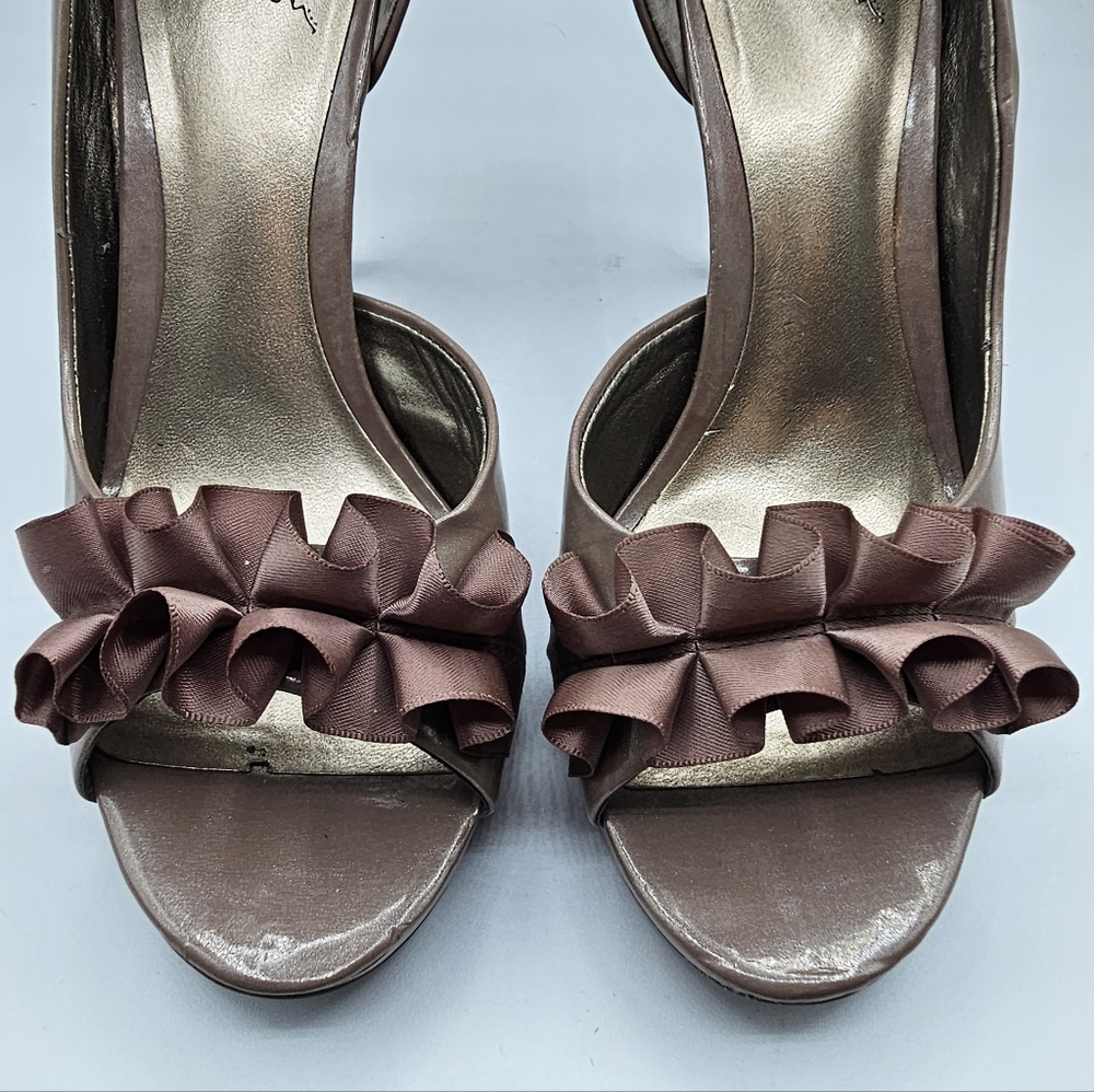 Carlos Santana "Pretty" Bronze Brown Ruffle Peep-Toe Heels - Picture 2 of 14